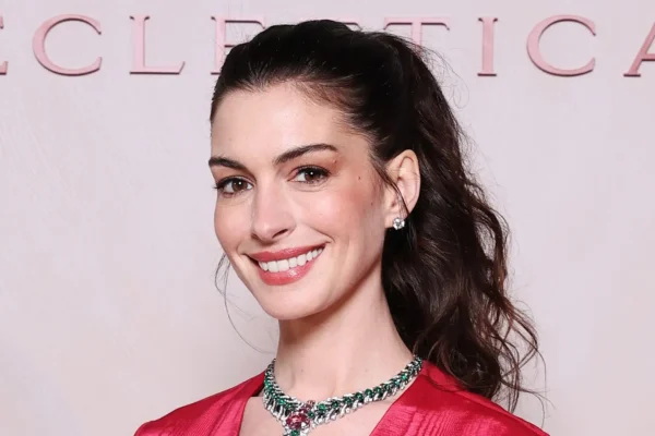 Anne Hathaway American Actress, Singer, Producer, Bio, Husband, Kids, Net Worth, Affairs, Social Media, Online Profile & Much More