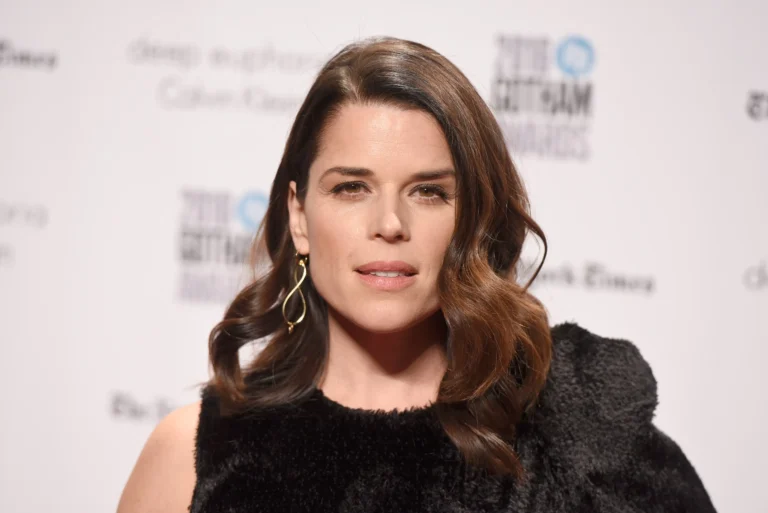 Neve Campbell Canidian